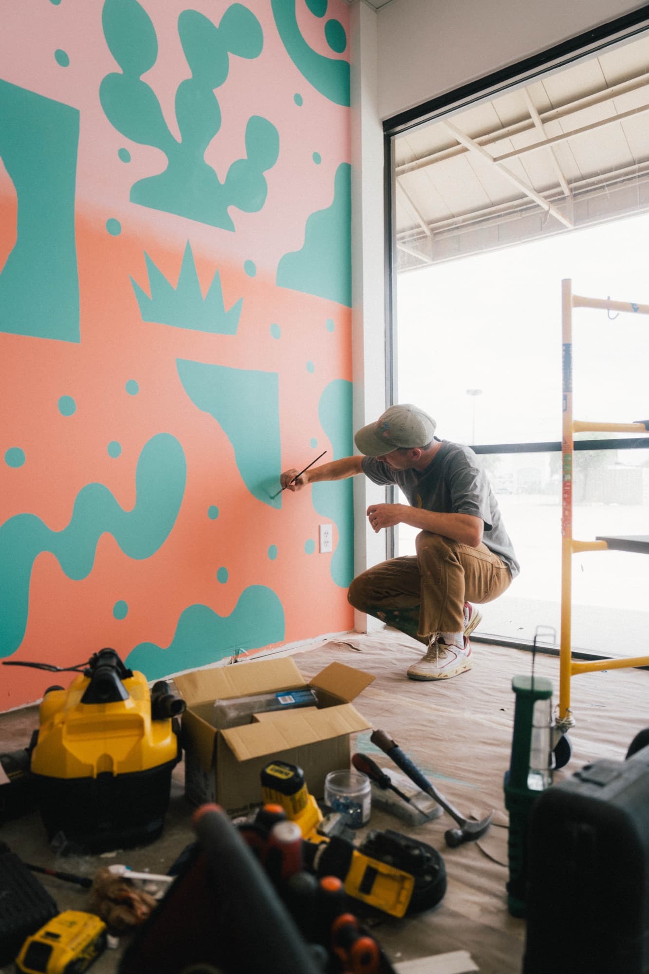 Will Bryant, Amy’s Ice Creams — Round Rock Mural Installation (7)